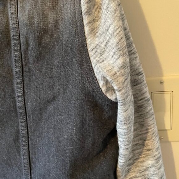 Eightytwo Denim Distressed Jean Jacket w grey sweatshirt sleeves hood - XL NWOT - Picture 10 of 13